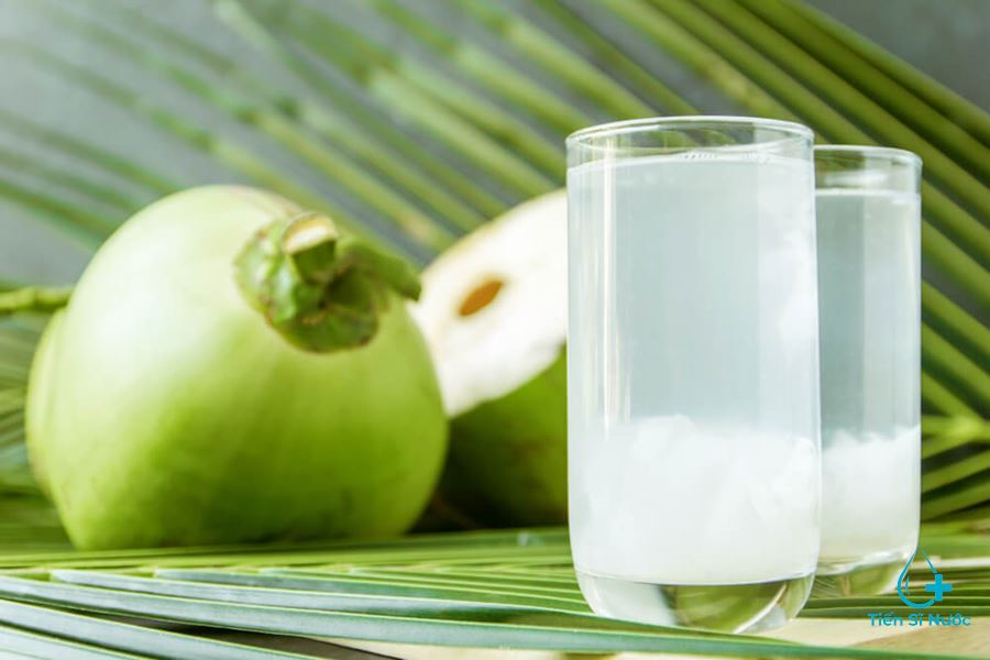 Bà bầu có nên uống nước dừa