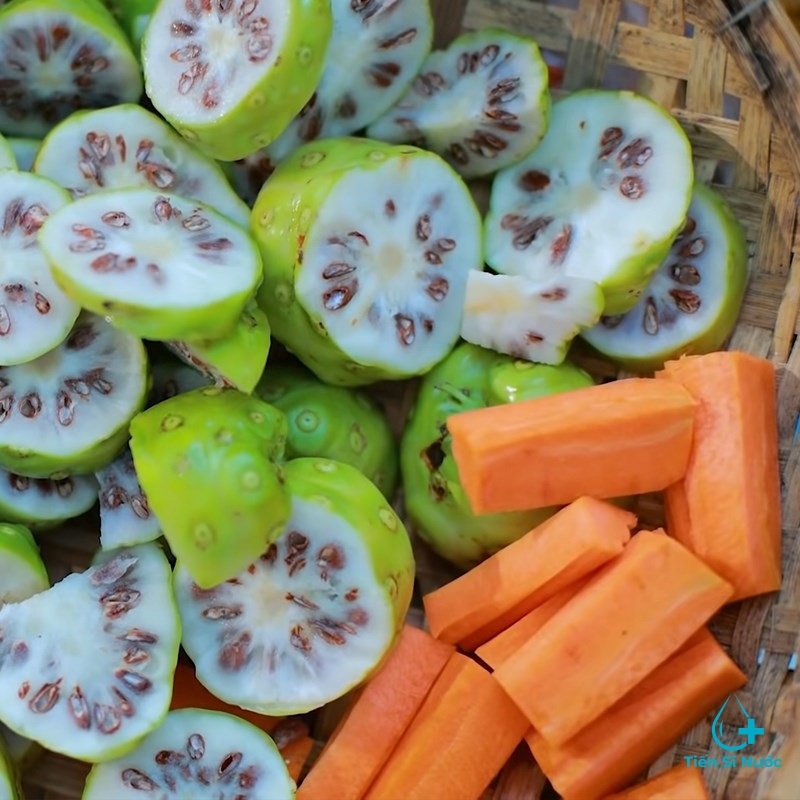 Nước ép trái nhàu cà rốt Nước ép trái nhàu cà rốt
