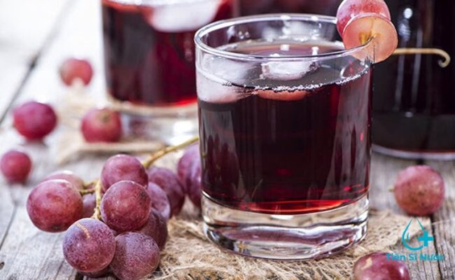Nước ép nho đỏ là một nguồn dưỡng chất tuyệt vời cho thận Nước ép nho đỏ là một nguồn dưỡng chất tuyệt vời cho thận