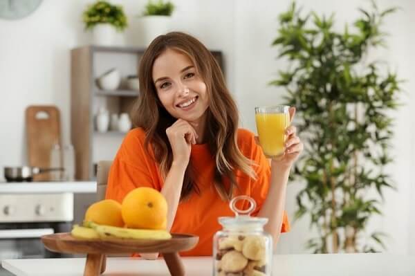 Uống nước cam bổ sung vitamin cho làn da căng bóng Uống nước cam bổ sung vitamin cho làn da căng bóng
