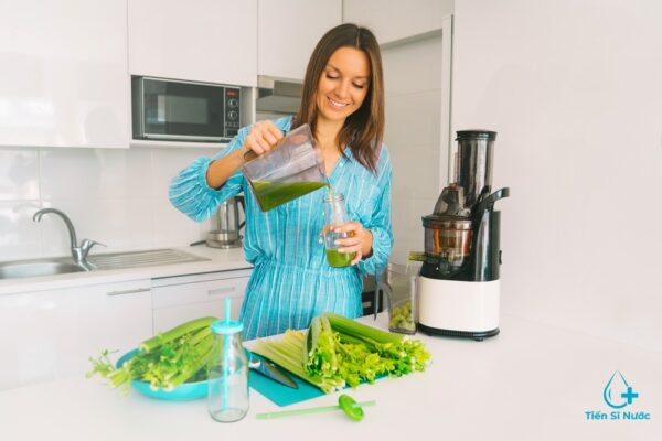 Cần tây là thực phẩm làm nước uống có tính kiềm Cần tây là thực phẩm làm nước uống có tính kiềm