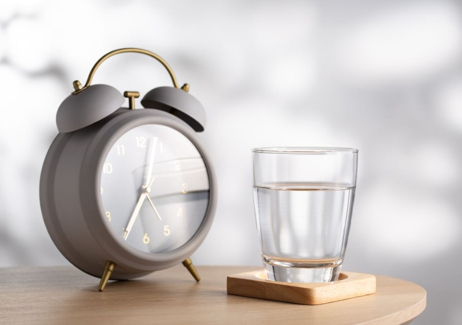 khung giờ uống nước đẹp da