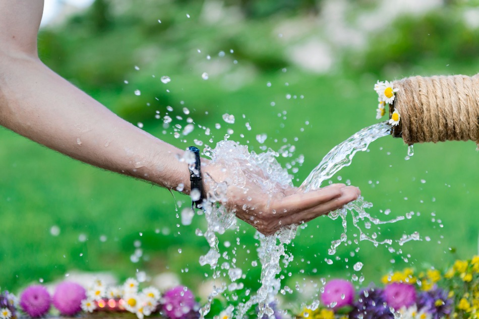 nước tự nhiên là gì