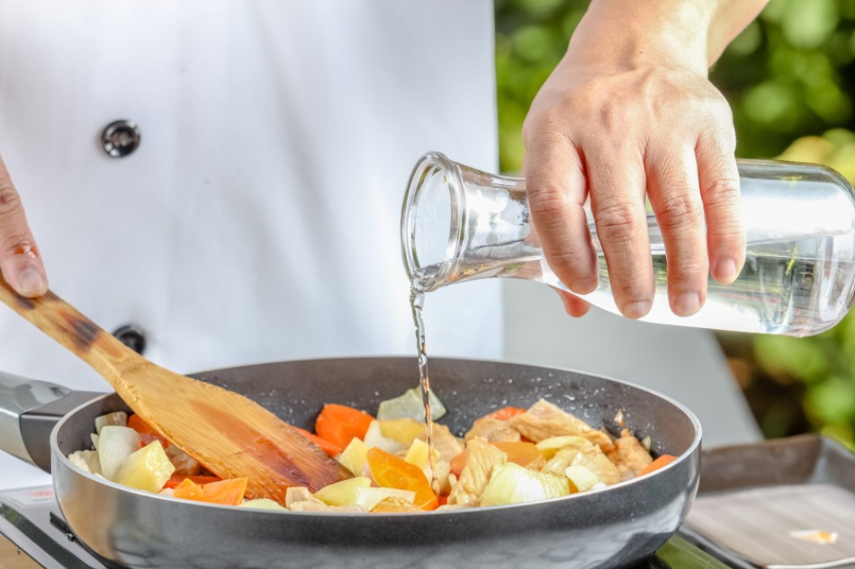 Dùng nước ion kiềm hỗ trợ nấu ăn ngon và an toàn hơn Dùng nước ion kiềm hỗ trợ nấu ăn ngon và an toàn hơn