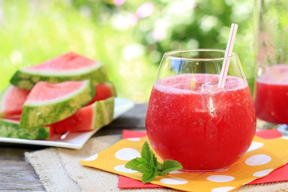 Nước ép dưa hấu bổ sung nước và làm mát cơ thể Nước ép dưa hấu bổ sung nước và làm mát cơ thể
