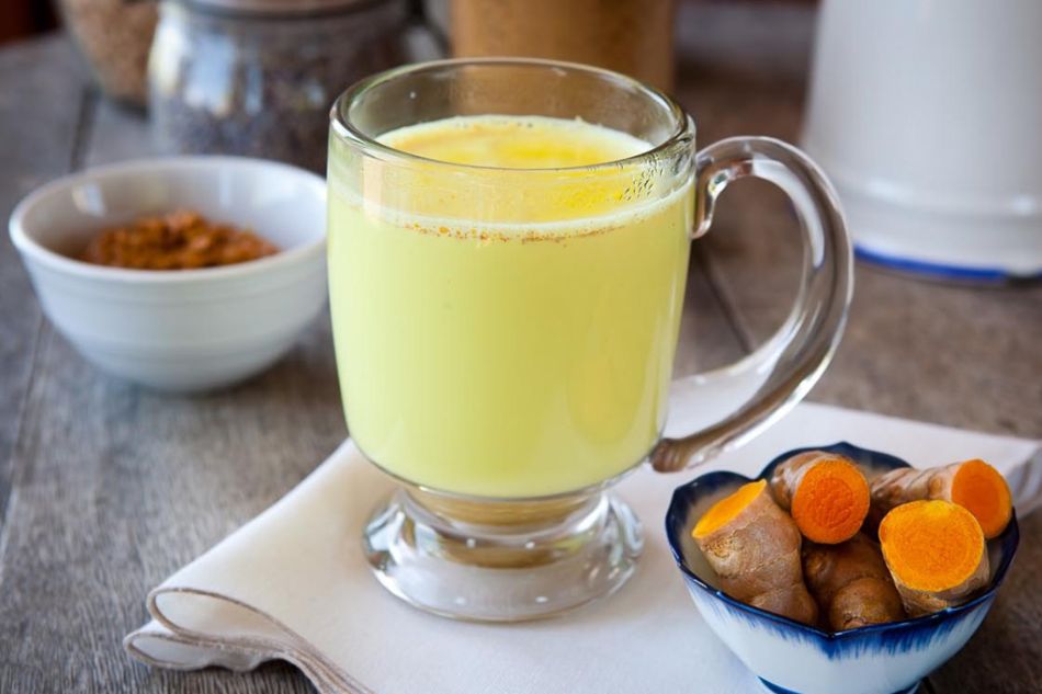 Nên uống nước gì tốt cho phổi? Thức uống từ nghệ và gừng
