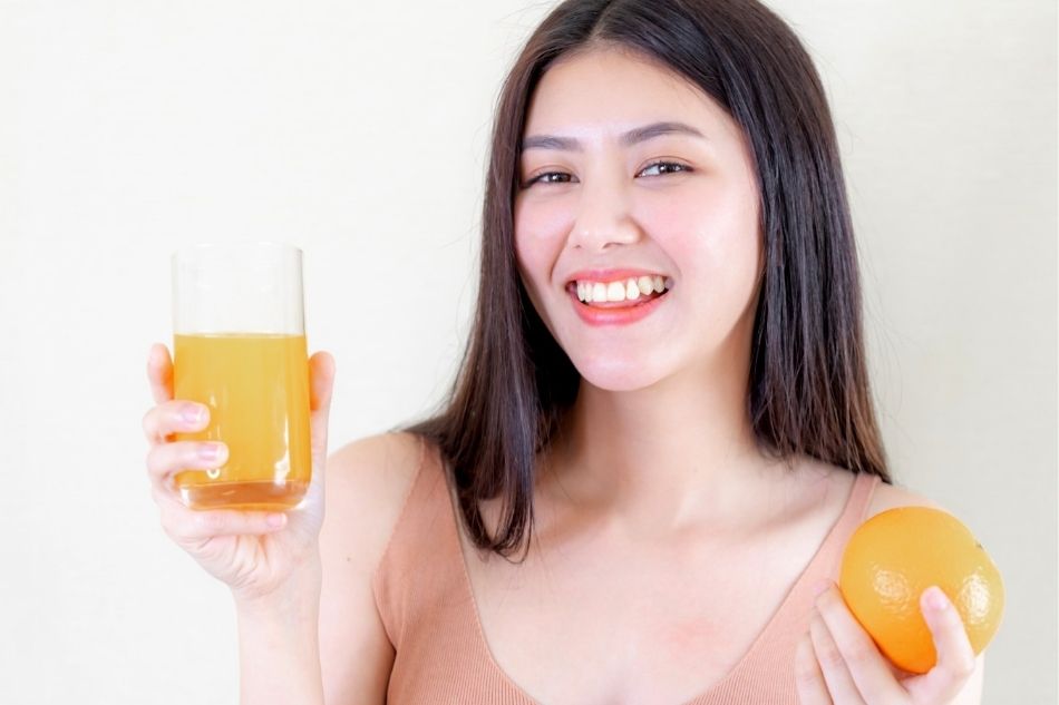 Nước cam bổ sung vitamin C và giữ tinh thần tỉnh táo