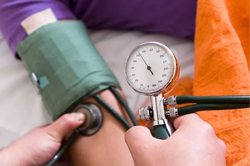 cao huyết áp uống gì