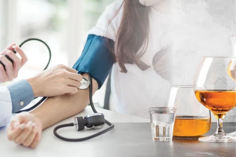 Các loại đồ uống như rượu bia, nước ngọt có gas cần tránh để không làm tăng huyết áp Các loại đồ uống như rượu bia, nước ngọt có gas cần tránh để không làm tăng huyết áp
