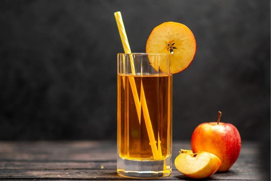 Nước ép táo chứa axit malic giúp làm mềm sỏi mật và hỗ trợ đào thải sỏi Nước ép táo chứa axit malic giúp làm mềm sỏi mật và hỗ trợ đào thải sỏi